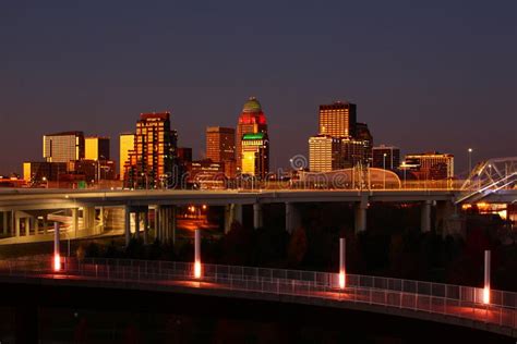 Louisville, Kentucky Skyline at Night Stock Image - Image of sunset, bridge: 108049145