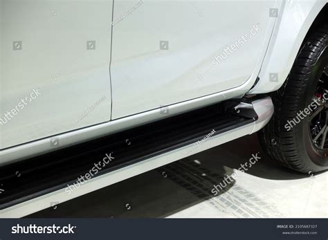 481 Side Steps Trucks Images, Stock Photos & Vectors | Shutterstock