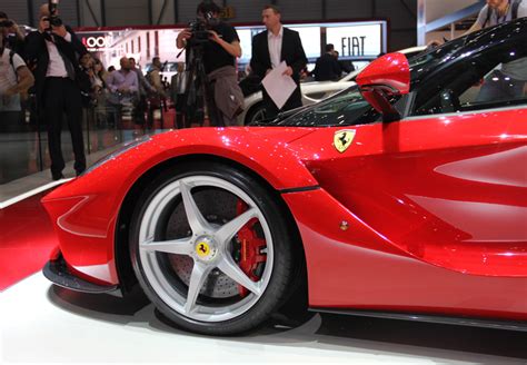 ferrari laferrari electric hybrid supercar