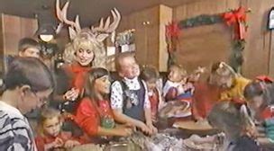 Dolly Parton Sings ‘Rudolph The Red-Nosed Reindeer’ With Her Nieces and ...