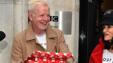 Chris Evans: Radio 2 breakfast DJ bids emotional farewell - BBC News