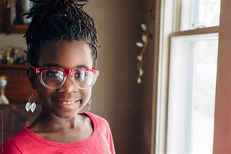 Cute Black Girl Wearing Glasses by Gabriel, black girl with glasses HD wallpaper | Pxfuel