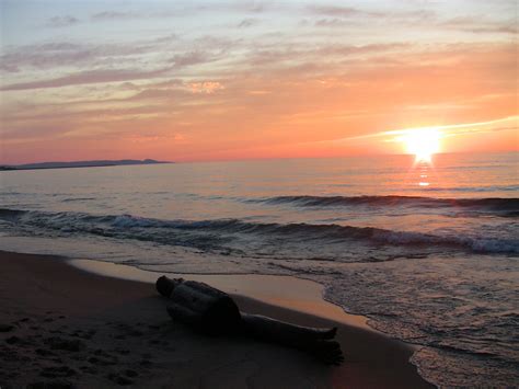 Great Lake Superior sunset with the Porcupine Mountains on the horizon ...