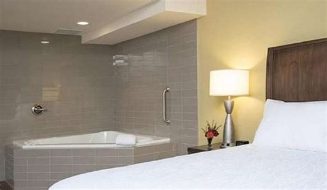 12 Louisville Hotels With Jacuzzi Rooms or Hot Tub Suites (KY)