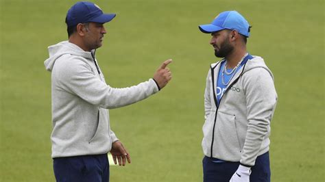 ICC World Cup 2019: MS Dhoni gives wicket-keeping tips to Rishabh Pant ...