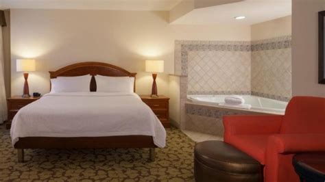 8 Oceanfront Hotels With Jacuzzi In Room In Virginia Beach