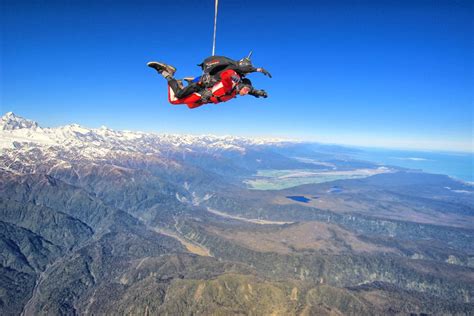 11 Best Places to Tandem Skydive in New Zealand 🪂 [2023]