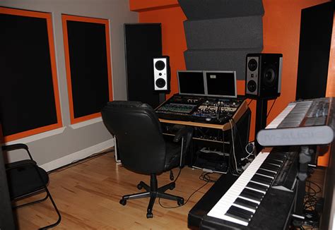 Recording studio design idea small space | POLITUSIC