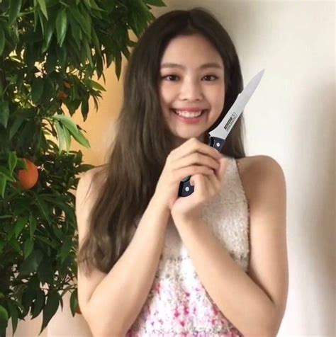 Pin by Jixiang吉祥🌻 on .*♡ b l a c k p i n k ♡*. | Blackpink memes, Blackpink funny, Jennie meme