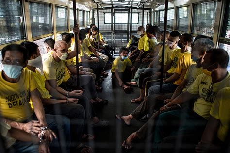 Philippines: Photos of prisoners packed together at overcrowded Quezon City Jail