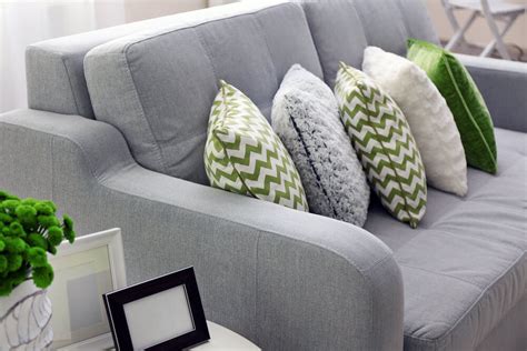 35 Sofa Throw Pillow Examples (Sofa Décor Guide) - Home Stratosphere