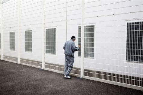 A Look At Life Inside Of A French Prison (21 pics)