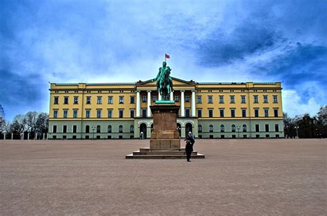 Oslo Royal Palace | Royal palace, Oslo, Palace