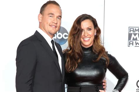 Alanis Morissette Announces Second Pregnancy Via Animated Video Clip