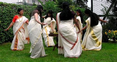 File:Thiruvathirakali kerala.jpg - Wikipedia
