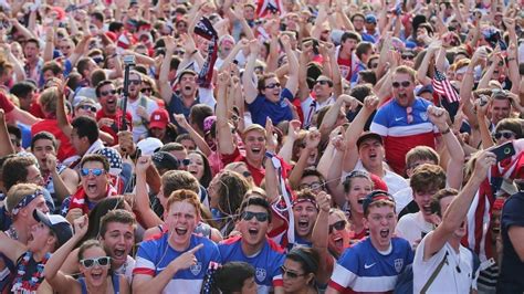 World Cup 2014: USA's S̶o̶c̶c̶e̶r̶ Football Fans Maybe The Most Fanatical Yet (PICTURES ...