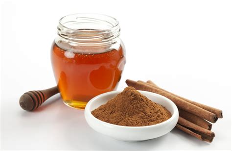 Honey and Cinnamon Homemade Facial Mask for Breakout Treatment | Punica Makeup