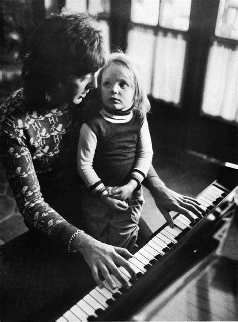 Paul McCartney and Stella McCartney in 1975 [710*960] : r/HistoryPorn