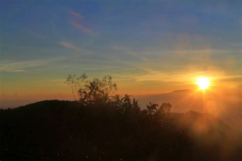 Wisata Sunrise Gunung Bromo Jawa Timur - JELAJAHNESIA.COM