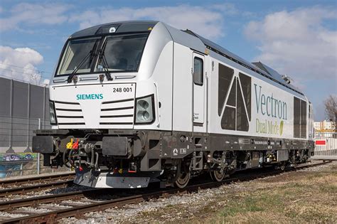 First order for Vectron Dual Mode | Press | Company | Siemens