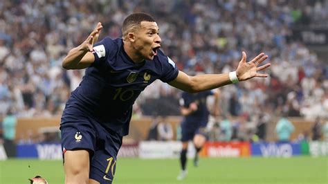 WATCH: Mbappe STUNS Argentina with two goals in two minutes to draw ...