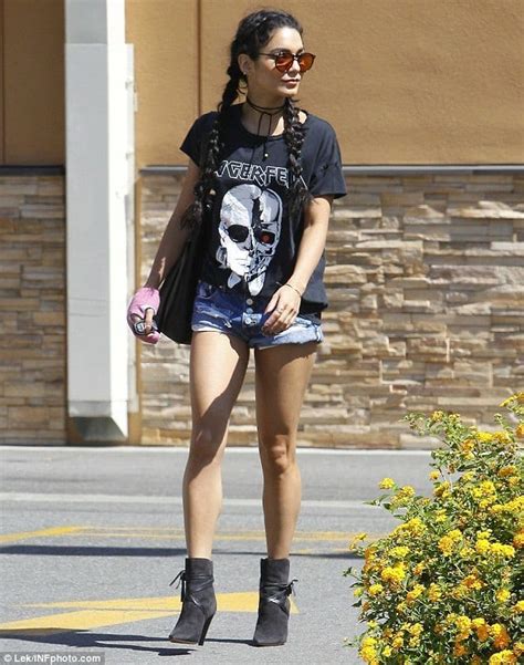 How to Dress Punk? 25 Outfit Ideas and Styling Tips