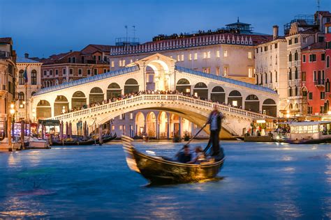 Rialto Bridge Venice: History, Photos, Tour Tips