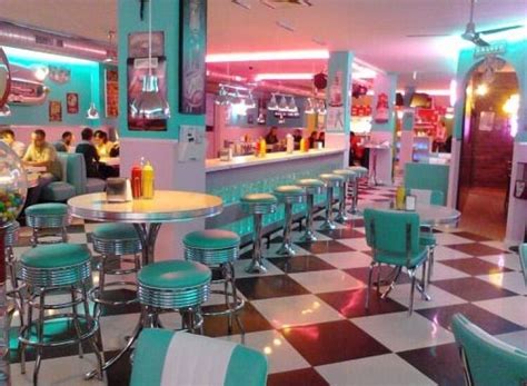 70's Diner | Decoração de casa retro, Decoração retro, Retro