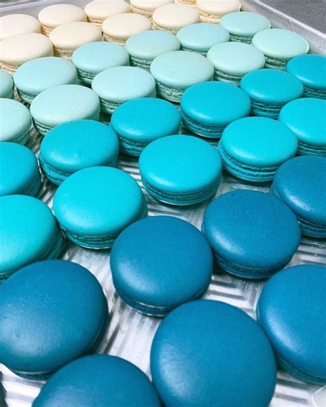 Instagram 上的 Macarons By Agatha：「 💙💙💙 Dark Teal ombre for a Bridal Shower today! 👰🏻 • • • • # ...