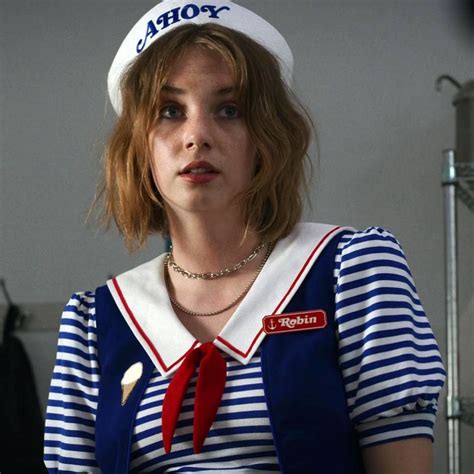 Maya Hawke as Robin in Stranger Things season 3 : r/MovieWardrobes