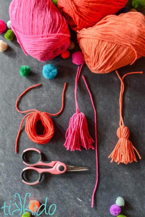 Colorful, Playful Pom Pom and Yarn Tassel Garland Tutorial | Tikkido.com