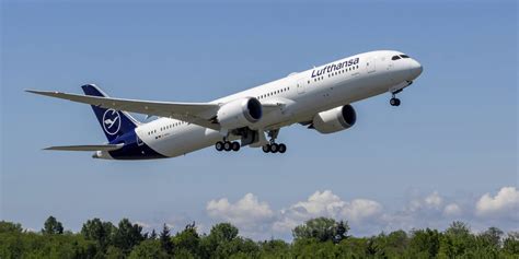 Lufthansa 787-9 Take-Off - Airline Suppliers