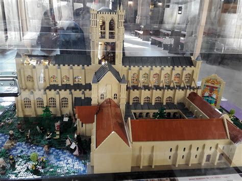 Cirencester Abbey - Officially commissioned by Lego - 70,000 bricks, costing £20,000 to build ...