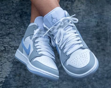 Que vaut les AJ1 Wmns Low Mid Wolf Grey Aluminium 'Dior'