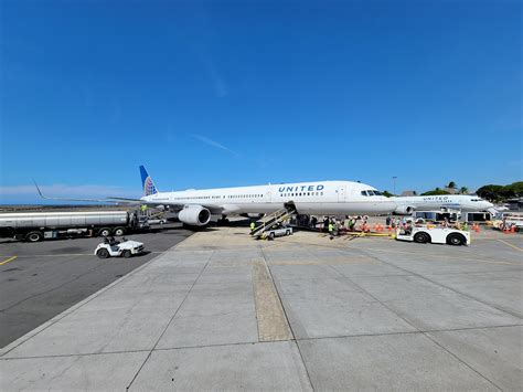 Emergency Repairs Shut Down Hawaii's Kona Airport After Cracks Appear ...