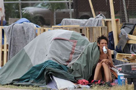 City employees begin clearing out Phoenix’s largest tent city ...