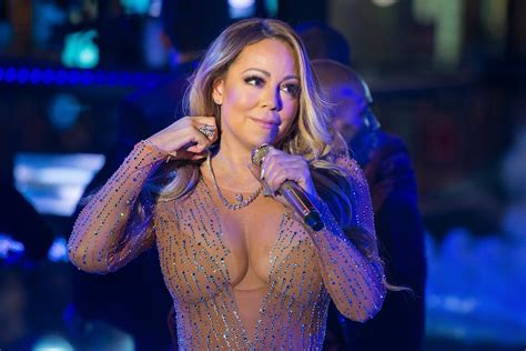 Mariah Carey's Voice Was A No Call No Show at New Year's Eve Performance - King Of Reads