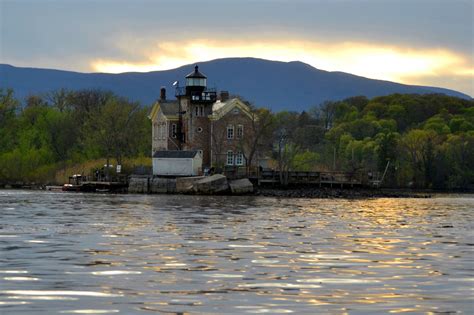 The Hudson River Explorer: Saugerties Lighthouse