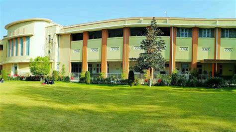 A Comprehensive Overview of UET Peshawar | Graana.com