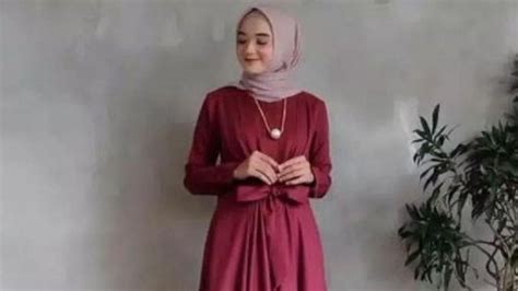 Baju Maroon Cocok dengan Jilbab Warna Apa, Ya? Simak di Sini - ERA.ID