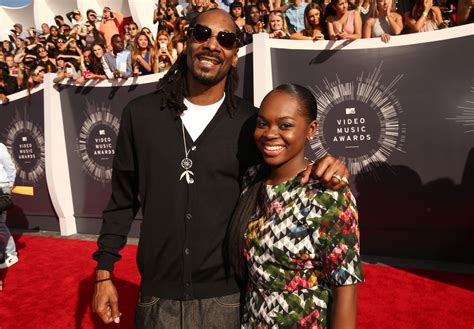 Snoop Dogg Thinks Daughter Cori Broadus Is Mom Shante's Lookalike in a New Photo