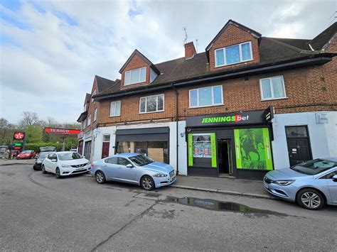 3 bed maisonette to rent in Baber Bridge Parade, Hounslow Road, Feltham TW14 - Zoopla