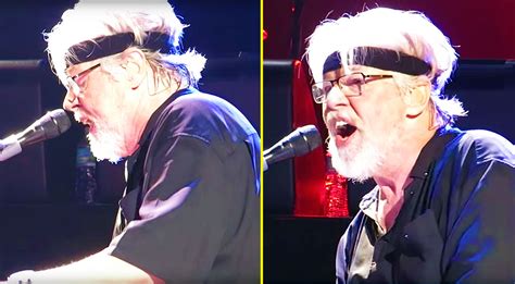 Bob Seger Breathes New Life Into "Turn The Page" For One Night Only