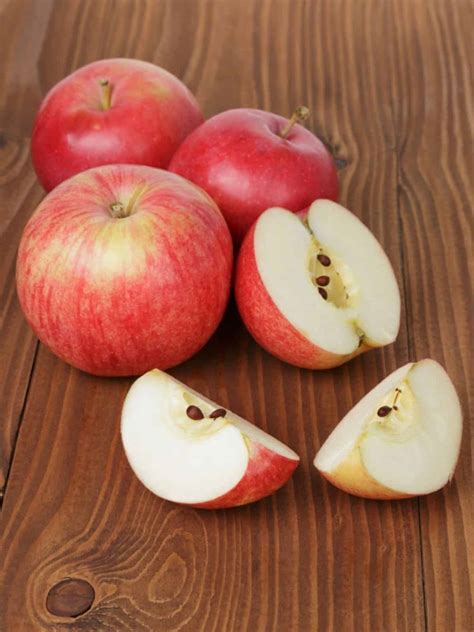 6 Ways to Know That Your Apples and Pears Are Ready to Pick