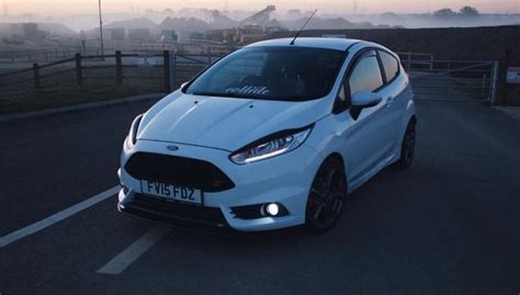 An immense looking white Ford Fiesta ST | New fiesta, Ford, Carros