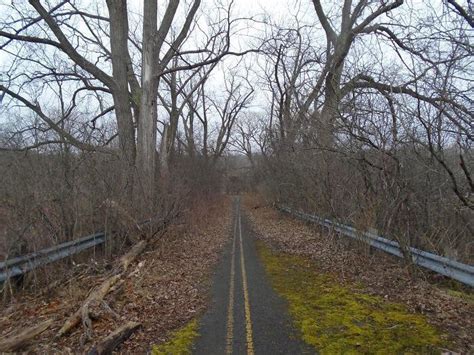 Abandoned road : r/AbandonedPorn