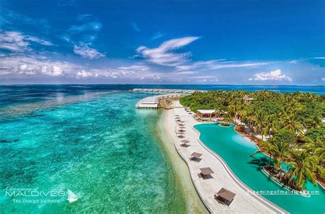 39 Beautiful Aerial Views of Maldives Island Resorts | Island resort, Beach vacation essentials ...