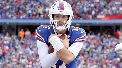 Josh Allen injury update: Bills QB says non-throwing hand 'good, ready to go' ahead of short ...