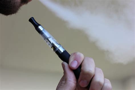 Liquid Nicotine Poisoning and E-Cigarettes | Poison Centers