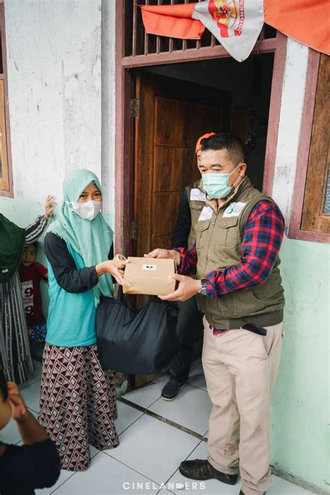 RAMADHAN BLESSING : Sharing Food and Social Aid for Residents Around the Bantar Gebang ...